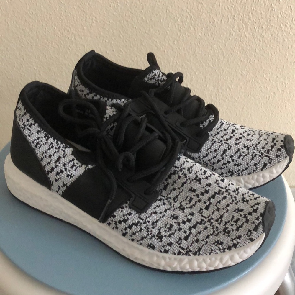 Black and white mesh shoes
